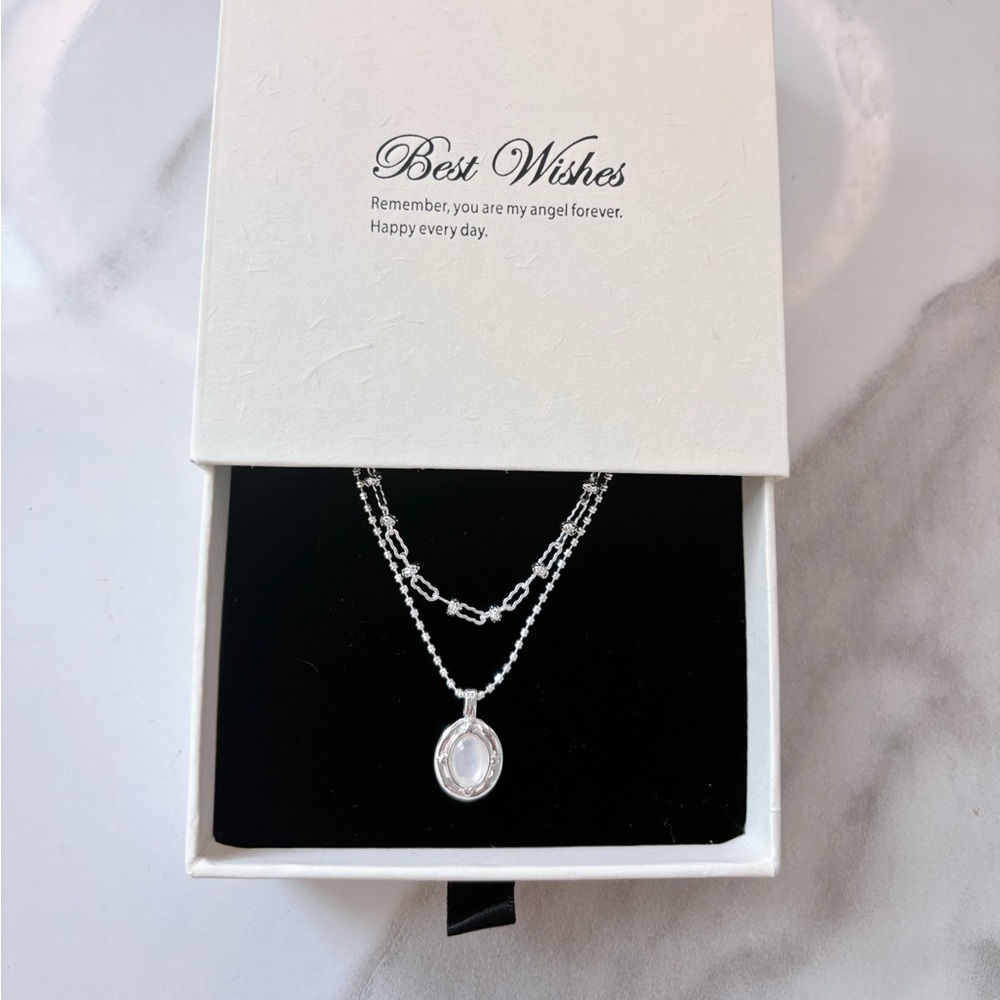 Layered Oval Pendant Necklace